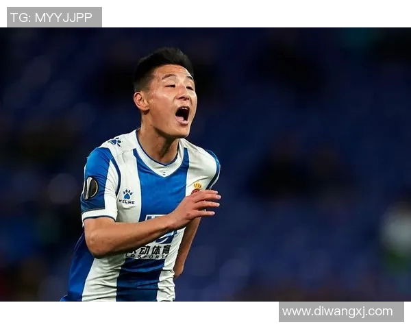 武磊暖心一举动感动全网登顶热搜引发球迷热烈讨论