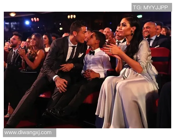 以镜头回顾足球八卦名场面这一次的重现让无数球迷潸然泪下